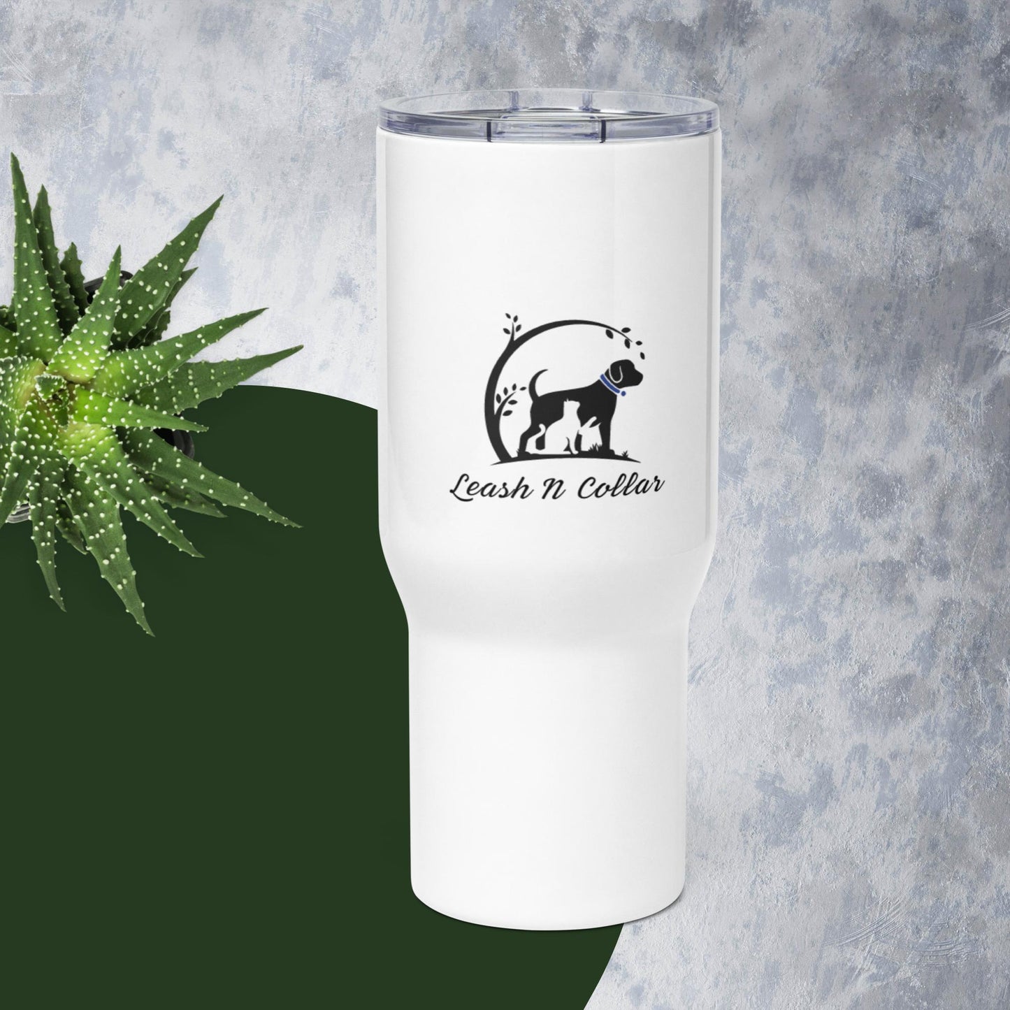 Travel mug with a handle